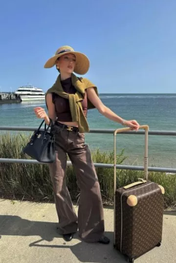 Celine Medium Triomphe Belt in Taurillon Leather worn by Meredith Duxbury  on her Instagram on September 2, 2023