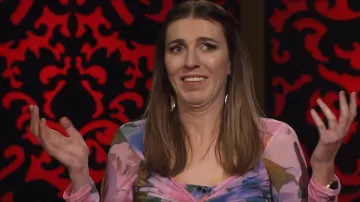 Ruby Rio Mesh Top usado por Melanie Bracewell como se ve en Taskmaster NZ (S04E08)