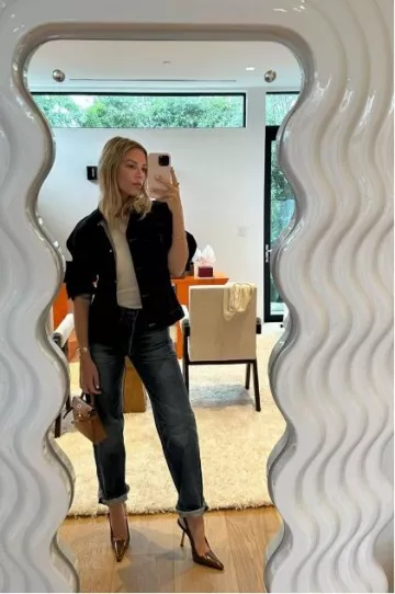 Hermes Kelly 20 Sellier Mini Kelly II Gold Epsom Gold Hardware porté par Morgan Stewart sur sa story Instagram le 1 septembre 2023