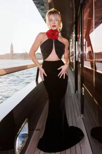 De Beers Db Classic Eternity Line Pulsera redonda de diamantes brillantes usada por Sydney Sweeney en Armani Beauty Party el 1 de septiembre de 2023