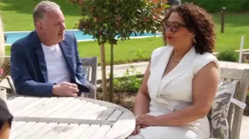 Reiss White Cecile Tuxedo Bodycon Midi Vestido usado por Lonnée Hamilton como se ve en Selling Super Houses (S01E01)