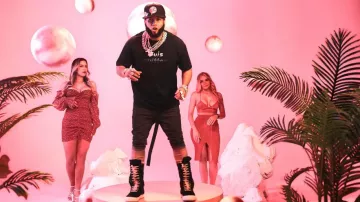 Rick Owens Black & Beige Gradient Detroit Jeans porté par El Alfa « El Jefe » dans le clip de EL DUEÑO DE LO CROKY avec x Yaisel LM