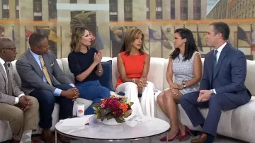 Cinq un minivestido con cinturón de Sept Mindie Tweed usado por Laura Jarrett como se ve en Today el 8 de septiembre de 2023