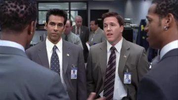 FBI identification tag and badge of Agent Jake Harper (Lochlyn Munro) in White Chicks