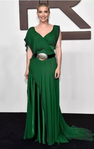 Ralph Lauren Rodeo-Buckle Vachetta Leather Wide Belt usado por Emma Roberts en Ralph Lauren Fashion Show el 8 de septiembre de 2023