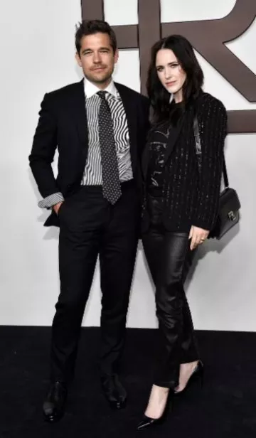 Ralph Lauren Collection Rl 888 Box Calfskin Crossbody usado por Rachel Brosnahan en Lauren Fashion Show el 8 de septiembre de 2023