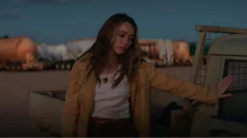 Coton sur un débardeur à col droit Nelly sans couture porté par Alice Hart (Alycia Debnam Carey) comme on le voit dans The Lost Flowers of Alice Hart (S01E04)
