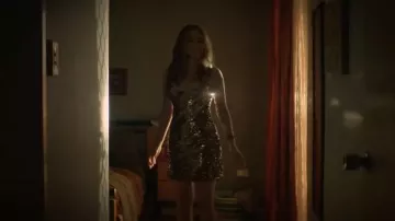 Extro & Vert Cowl Mini robe avant portée par Alice Hart (Alycia Debnam Carey) vue dans The Lost Flowers of Alice Hart (S01E06)