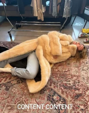 Adidas Trefoil Crew Socks usados por Olivia Wilde en su historia de Instagram el 8 de septiembre de 2023