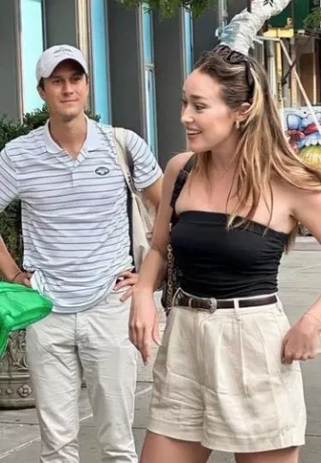 Djerf Avenue Daily Tube Top porté par Alycia Debnam-Carey dans le New York City Post le 27 juillet 2023