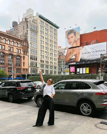 Camiseta Khaite Mae usada por Sofia Richie en su Instagram el 9 de septiembre de 2023