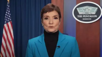 Generation Love Delilah Blazer en bleu amalfi porté par Catherine Herridge vu dans CBS Mornings le 11 septembre 2023