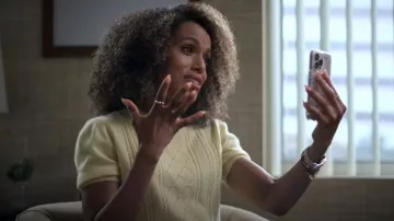 Miu Miu Pearl-orned Cashmere Knitted Top In Yellow porté par Paige Alexander (Kerry Washington) comme on le voit dans UnPrisoned (S01E04)