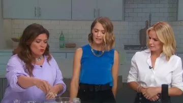 Sudadera Gap Broderie Sleeve usada por Alex Guarnaschelli como se ve en Good Morning America el 8 de septiembre de 2023