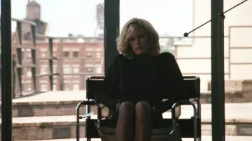 Robe noire Alaïa portée par Elizabeth (Kim Basinger) en neuf semaines et demie