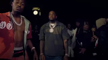 Who Decides War Olive Green Abstract Polo usado por Fivio Foreign en Bla Bla por Lil Tjay (Official Video)