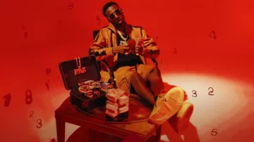 Pantalones cortos de boxeo de cuero marrón Amiri usados por Young Dolph en Talking To My Scale (Video oficial)