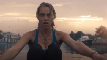 Tinker Lapis Lazuli Tal­is­man worn by Diana Bishop (Teresa Palmer) as seen in A Discovery of Witches (S01E01)