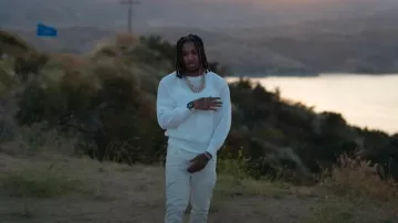 Suéter de punto de malla Amiri White 22 usado por DDG en Hard On Myself (Video musical oficial)