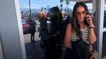 Lunettes de soleil Louis Vuitton Graisse Monogramme Or Noir Marron avec Box Eyewear 19 portée par Lisa Barlow vue dans The Real Housewives of Salt Lake City (S04E02)