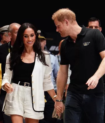 Staud Luisa Short au lait d’avoine porté par Meghan Markle aux Jeux Invictus le 13 septembre 2023