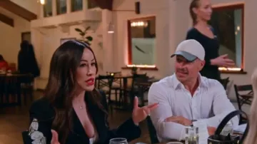 Cinq à Sept Women's Candace Embellecida Blazer usado por Angie Katsanevas como se ve en The Real Housewives of Salt Lake City (S04E02)
