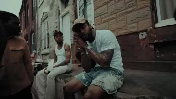 Amiri Clay Indigo Bleached Denim Shorts usados por Dave East en DND (Official Video)