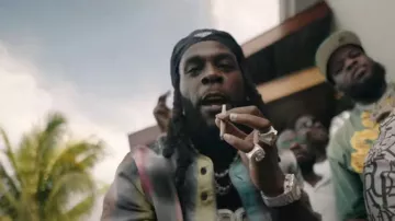 Prada Black Nylon Flat Hat usado por Burna Boy en Talibans II con Byron Messia (Official Music Video)