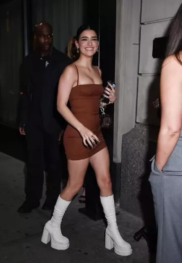 Zeynep Arcay Mini Bra Vestido de lana usado por Dixie D'Amelio en MTV Video Music Awards After Party el 12 de septiembre de 2023