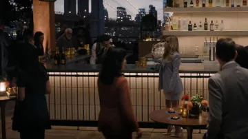 Christian Louboutin Iriza 100 Zapatos de cuero metálico usados por Bradley Jackson (Reese Witherspoon) como se ve en The Morning Show (S03E01)