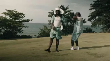 Louis Vuitton Black & Green LV 4Lunettes de soleil portées par Burna Boy dans Talibans II avec Byron Messia (Official Music Video)