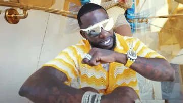 Gafas de sol Maison Margiela x Mykita White Mirrored Shield usadas por Gucci Mane en Married with Millions [Video musical oficial]
