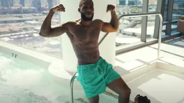 Louis Vuitton Turquoise 3D Pocket Swim Shorts porté par Gucci Mane dans Gucci Mane - Mariés avec des millions [Official Music Video]