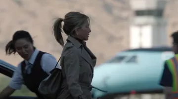 Burberry The Short Is­ling­ton Trench Coat worn by Alex Levy (Jennifer Aniston) as seen in The Morning Show (S03E02)