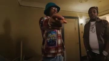 Who Decides War Red Flannel Windowed Cardigan usado por Skilla Baby en How Many Times by Baby Money (Video musical oficial)