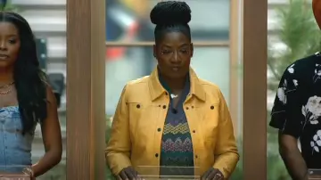 Jild Store Button Veste en cuir jaune avant portée par Cirie comme on le voit dans Big Brother (S25E16)
