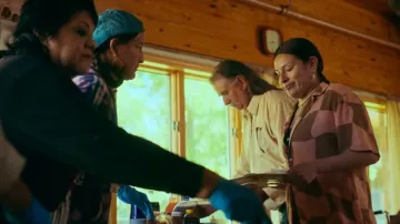 No Boundaries Print But­ton Front Re­sort Shirt worn by Willie Jack (Paulina Alexis) as seen in Reservation Dogs (S03E08)