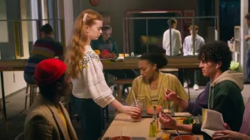 Ba & Sh Boxy Flo­ral-em­broi­dered Sweater worn by Mia Banks (Abigail O' Regan) as seen in Spellbound (S01E11)