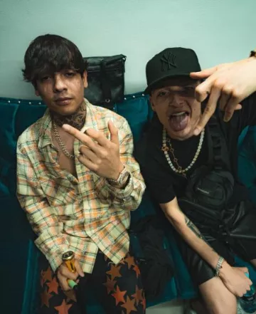 Louis Vuitton Black Monogram District Messenger Bag porté par Natanael Cano sur son compte Instagram @natanael_cano