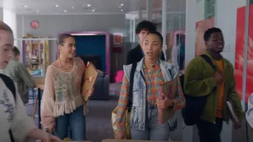 Mes Demoiselles Kali Jumper In Beige/Rose/Vert porté par Simone Souter (Margherita Barbieri) vu dans Spellbound (S01E06)