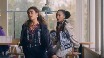 Bombers Veste originale pour femmes Bombers Seasprite originale portée par Cece Parker-Jones (Hailey Romain) vue dans Spellbound (S01E08)