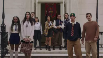 Bolso de Christian Dior usado por Luna La (Zión Moreno) como se ve en los trajes del programa de televisión Gossip Girl (Temporada 1 Episodio 8)