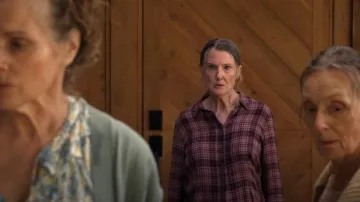Camisa de corsé a cuadros Treasure & Bond usada por Hope McCrea (Annette O'Toole) vista en Virgin River (S05E04)