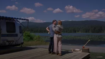 Botas Ugg Ultra Mini usadas por Melinda Monroe (Alexandra Breckenridge) vistas en Virgin River (S05E01)