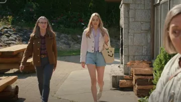Levi's Ribcage Denim Shorts worn by Lizzie (Sarah Dugdale) as seen in Virgin River (S05E04)
