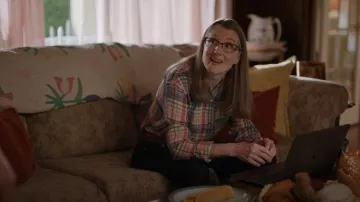 Chaps Plaid Shirt usada por Hope McCrea (Annette O'Toole) vista en Virgin River (S05E01)