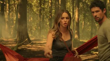 Free People Love Letters Camisole porté par Lark (Elise Gatien) vu dans Virgin River (S05E05)