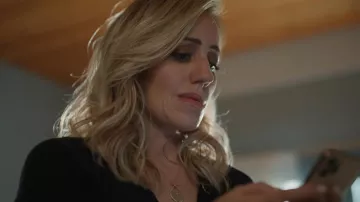 Liars and Lovers Star Coin Pen­dant Neck­lace in Gold worn by Brie Sheridan (Zibby Allen) as seen in Virgin River (S05E04)