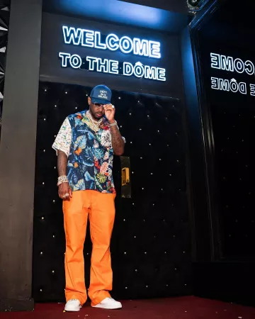 Gallery Dept. Or­ange LA Chi­no Flared Pants worn by Fabolous on his Instagram account @myfabolouslife