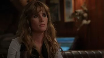 Zara Fad­ed Ef­fect T-Shirt worn by Ava (Libby Osler) as seen in Virgin River (S05E01)